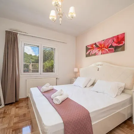 Jasmine - One Bedroom Apart With Balcony Sami  Exterior photo